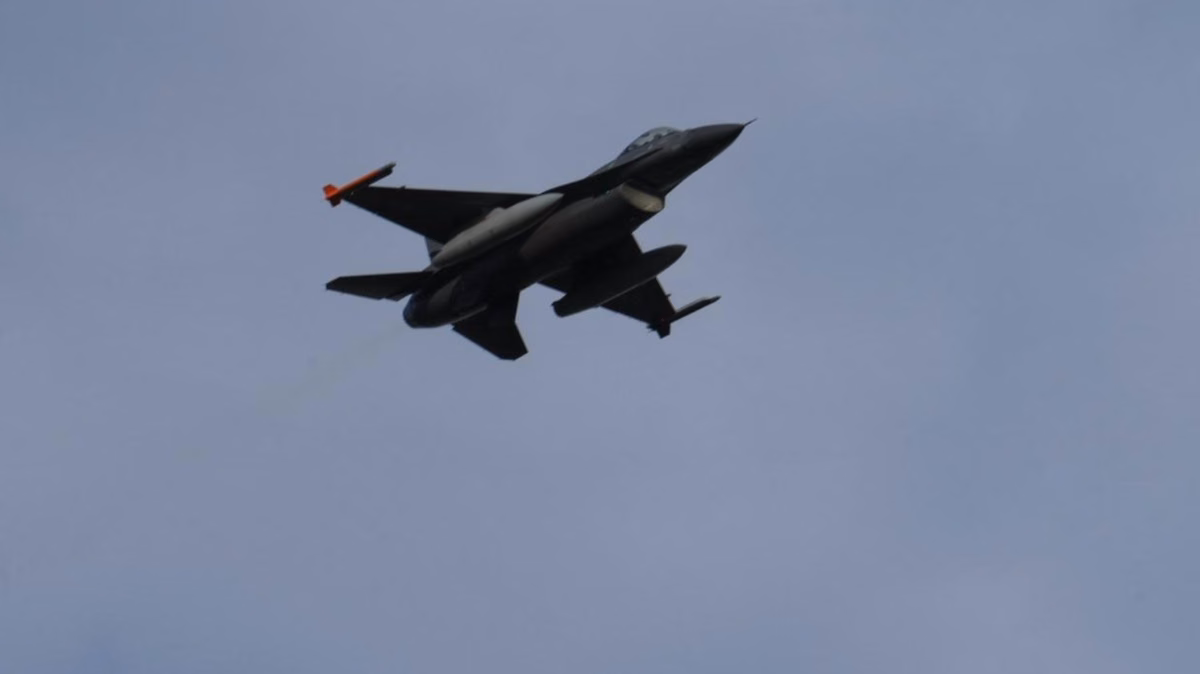 Llegaron otros seis F-16 al Área Material Río Cuarto y Argentina ya recibió 12